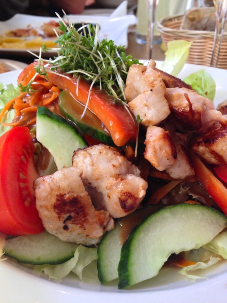 Forum Cafe salad with chicken fillet
