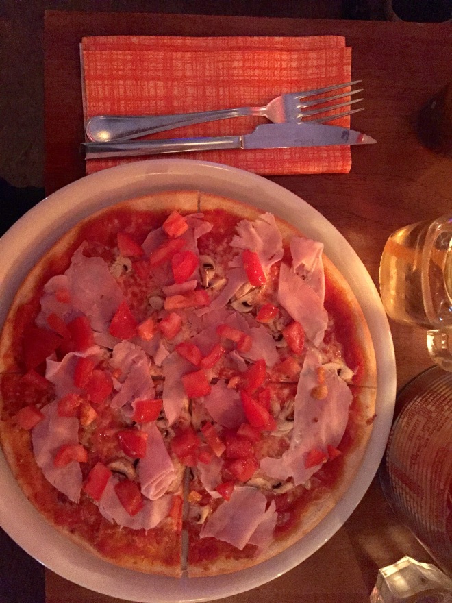 Pizza with ham, mushrooms and fresh tomatoes